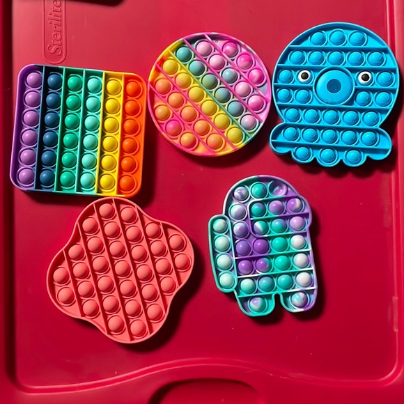 One random pop it fidget - Picture 1 of 2